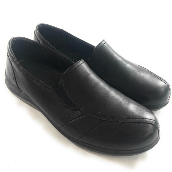 aravon loafers